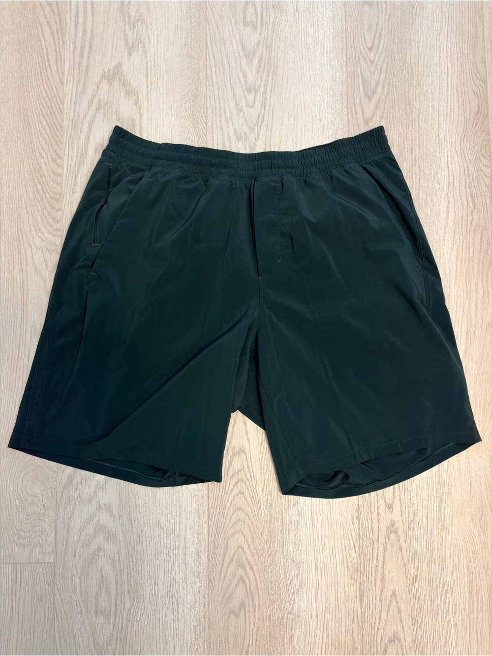 Like New. Lululemon Men's 9” XXL Pace Breaker Dark Green LINED Athletic Shorts.